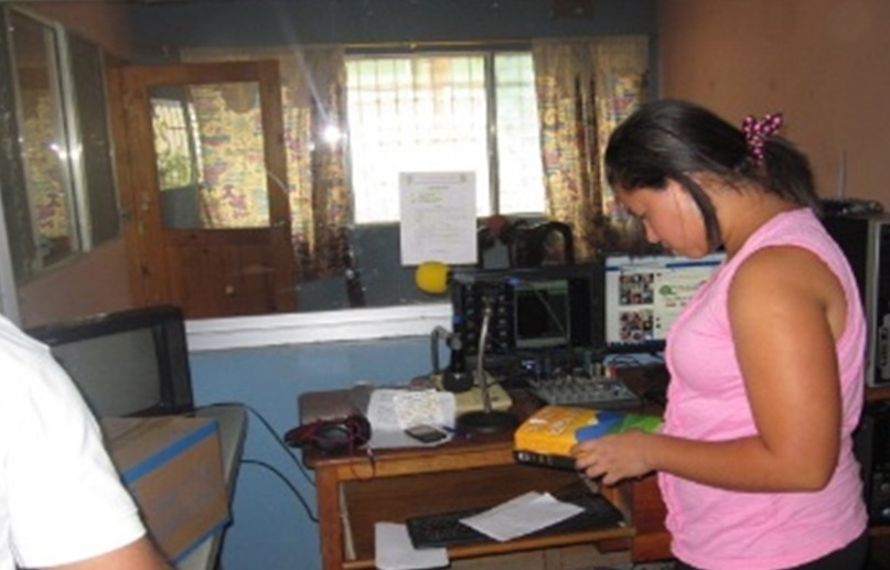 Dios ha abierto oportunidades de ministerio con los empleados de las estaciones de radio en Honduras